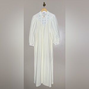 Vintage Vanity Fair Embroidered Bow Nightgown Cottagecore Heirloom Sleepwear